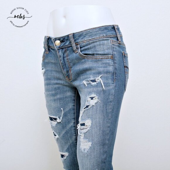 American Eagle Super Stretch Low Waist Distressed Raw Hem Jeggings - Picture 10 of 14